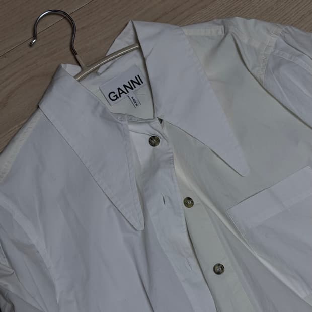 GANNI 가니 와이드 카라 화이트 셔츠