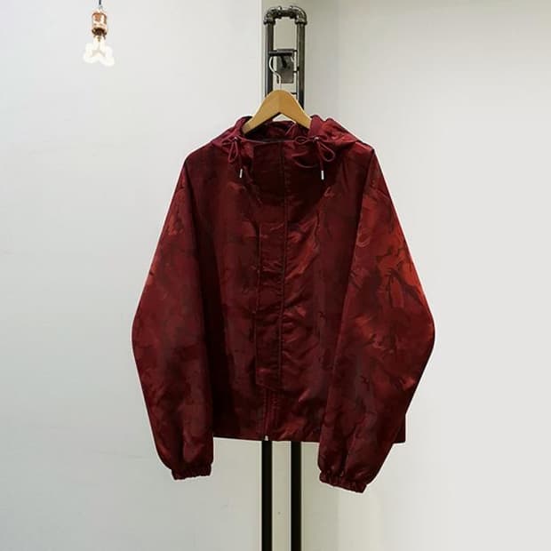 버건디 카모 바람막이