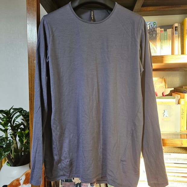 원가 31만(새제품)아크테릭스 상위 브랜드 베일런스 Veilance 긴팔