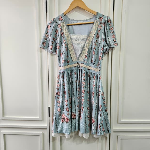 엑시즈팜 (axes femme) 파스텔블루 로즈 원피스