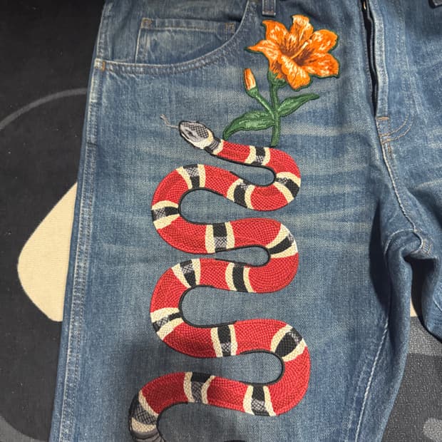 구찌 스네이크 자수 데님 청바지 38사이즈