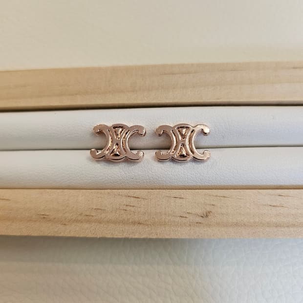 셀린느 업사이클링 스터드 핑골 귀걸이