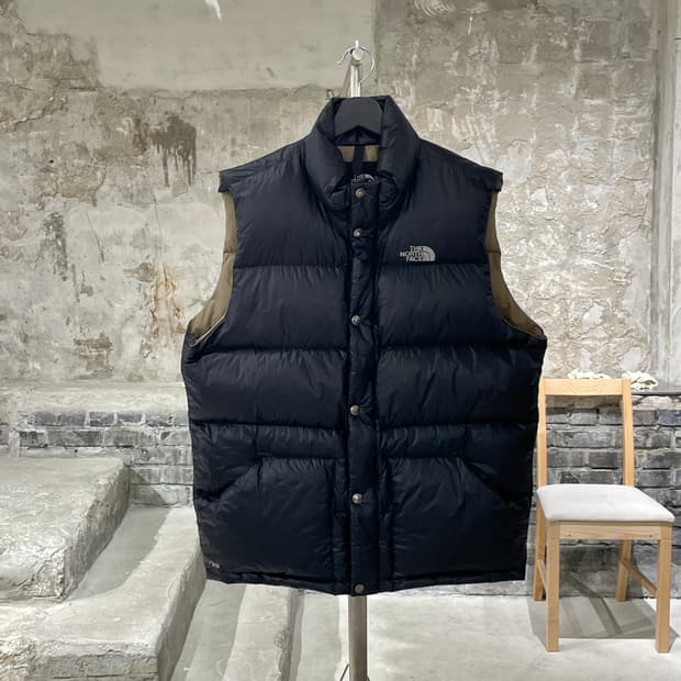 노스페이스 블랙 눕시 700 덕 다운 패딩 베스트