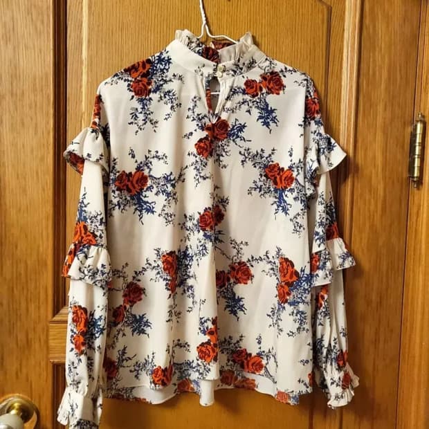 빈티지 장미꽃 로즈패턴 크림색 러플 블라우스