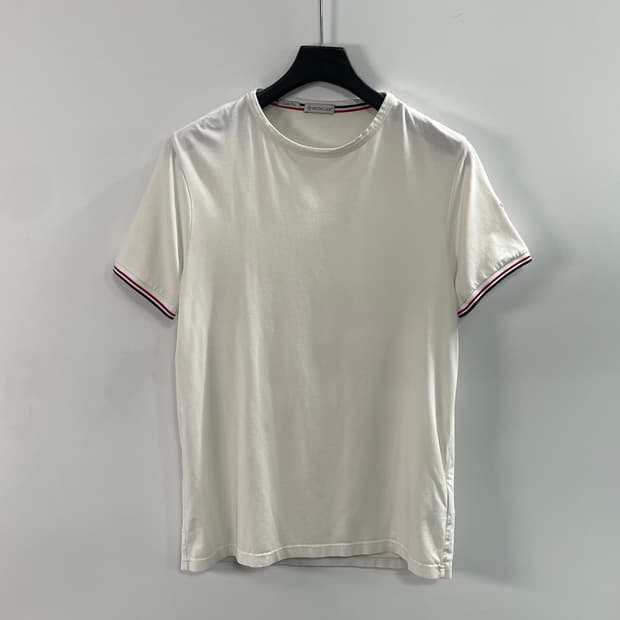 몽클레르 삼선 와펜 라운드 반팔티 (on.1140)