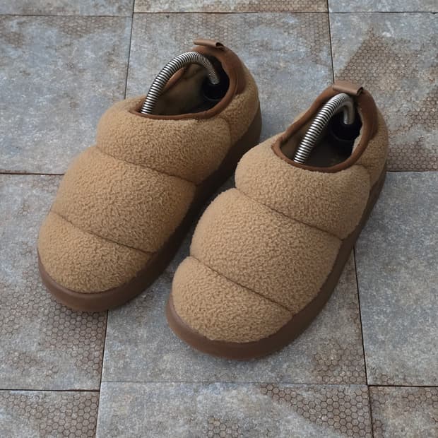 (225)아디다스 퍼피렛 카키 방한 슬립온