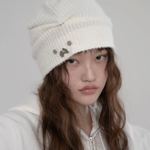 허그유어스킨 퍼리 턱 비니 