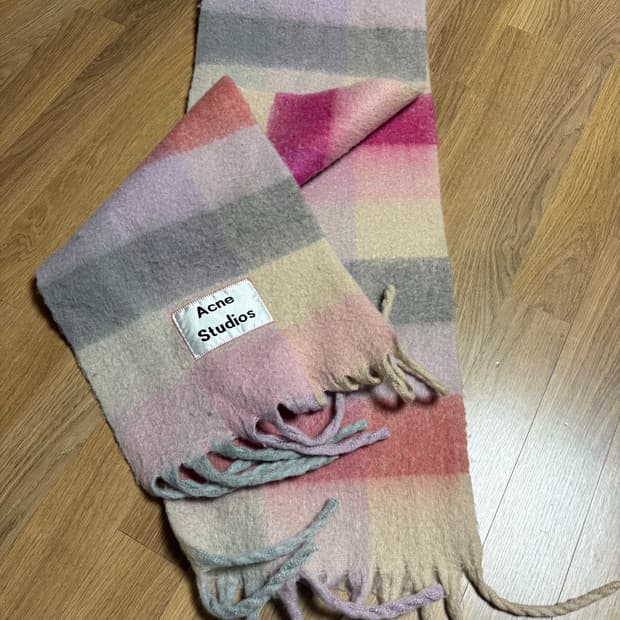 아크네스튜디오  머플러