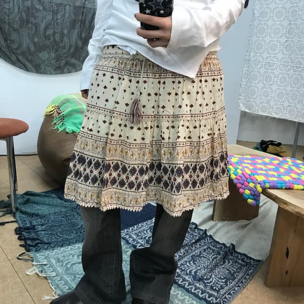 써스데이아일랜드 밴딩 페이즐리 미니스커트