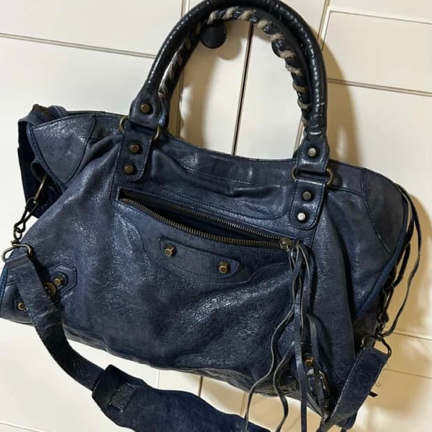 Balenciaga 모터백