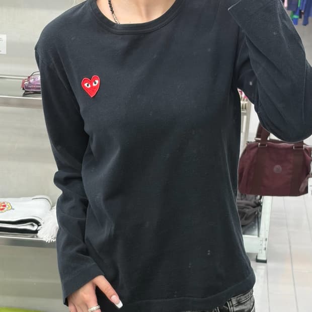 꼼데가르송 레드와펜 롱슬리브 티셔츠