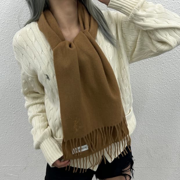  입생로랑 자수로고 베이지 머플러