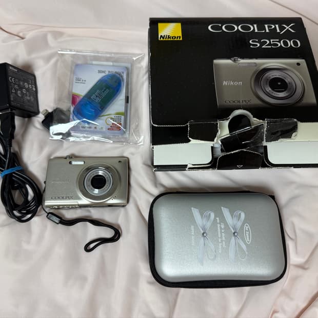 니콘 쿨픽스 S2500 / 플래시 미작동 / 외관 A급 / 풀구성
