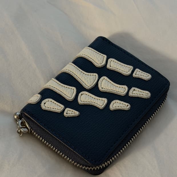 새상품) 캐피탈 떰즈 업 본 핸드 집 미니 월렛 네이비 지갑