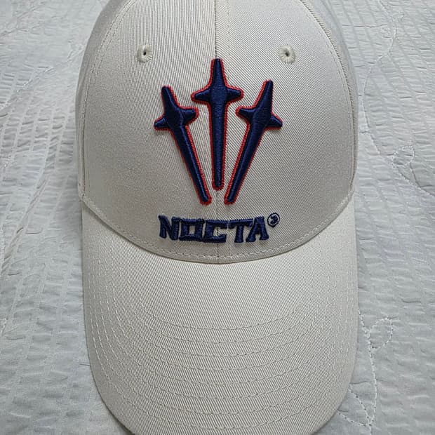 나이키 X 드레이크녹타 M/L 사이즈 화이트 NIKE NOCTA 모자 볼