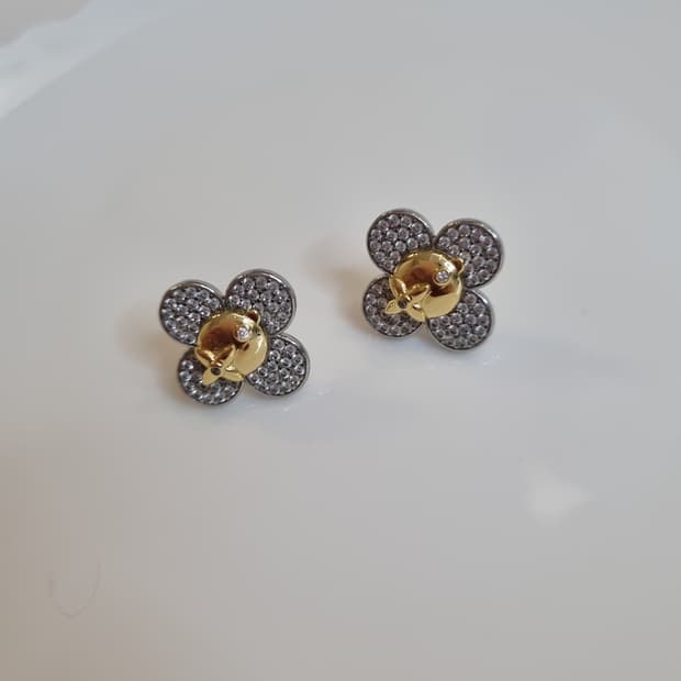 루이비통 업사이클링 비비안 귀걸이