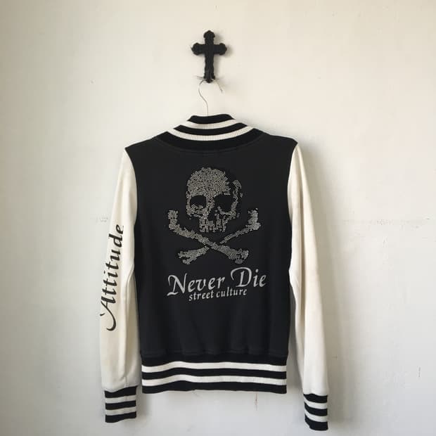 back skull point zip up