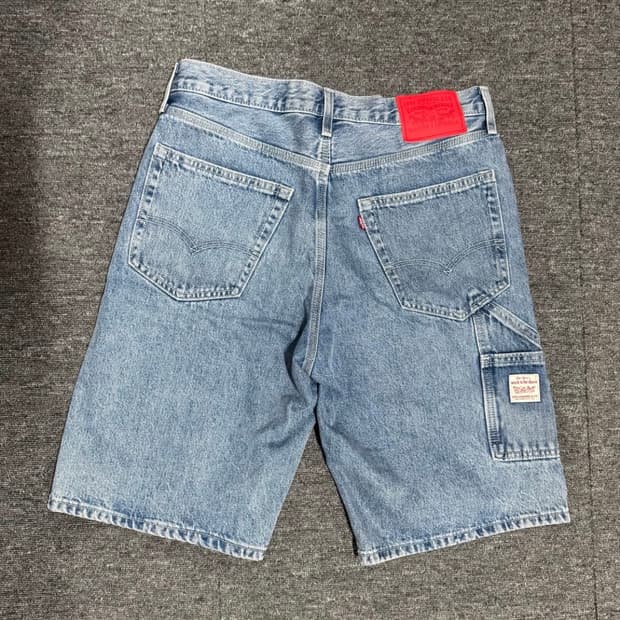 32) levis 568 denim shorts