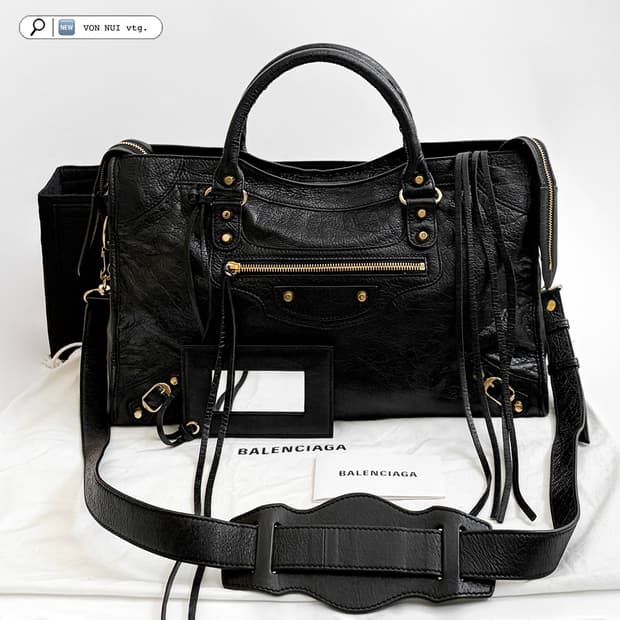 발렌시아가 클래식 시티백 미듐 판매합니다.