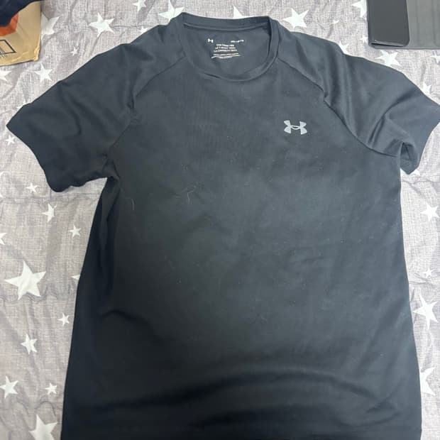 언더아머 반팔