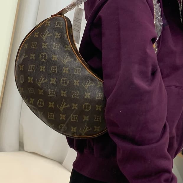 루이비통 모노그램 크루아상 MM 호보 숄더백 (정품)