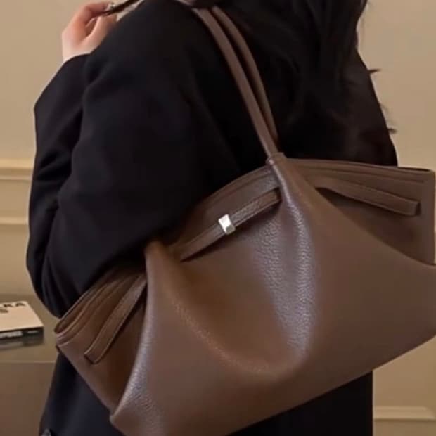 로에미유 페블 라지 도트백