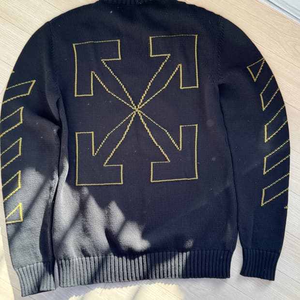 오프화이트 니트