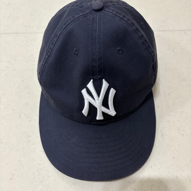 뉴에라 비숍 양키스 캡 로우프로파일