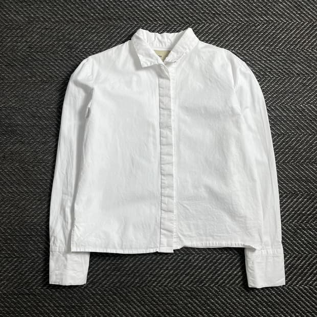 마뗑킴 히든 버튼 크롭 화이트 셔츠o 4243