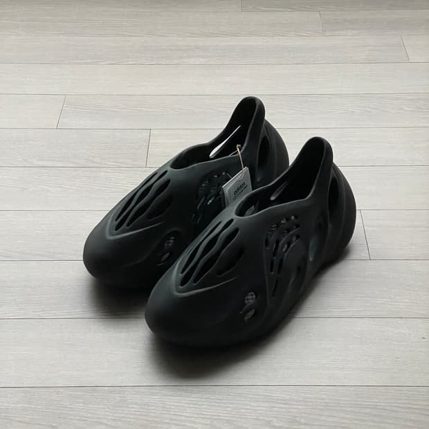 아디다스 이지 폼러너 카본 yeezy