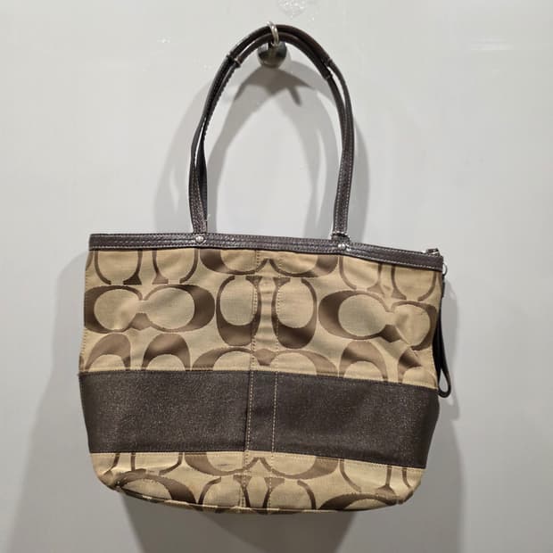 코치 시그니처 자카드 토트백