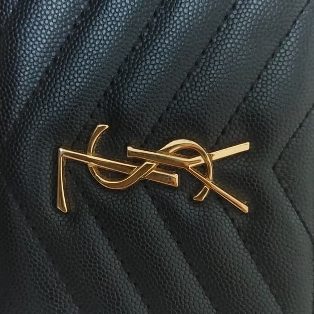 생로랑 카상트르 마틀라세 셰브런 지갑