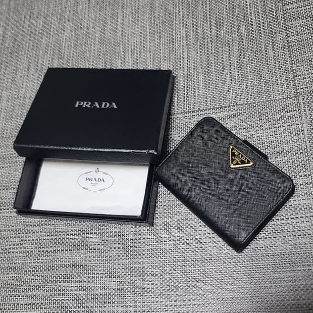 프라다 트라이앵글 사피아노 반지갑 1ml018