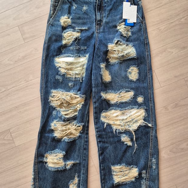 [새상품/L] 아더에러 로크 진 블루