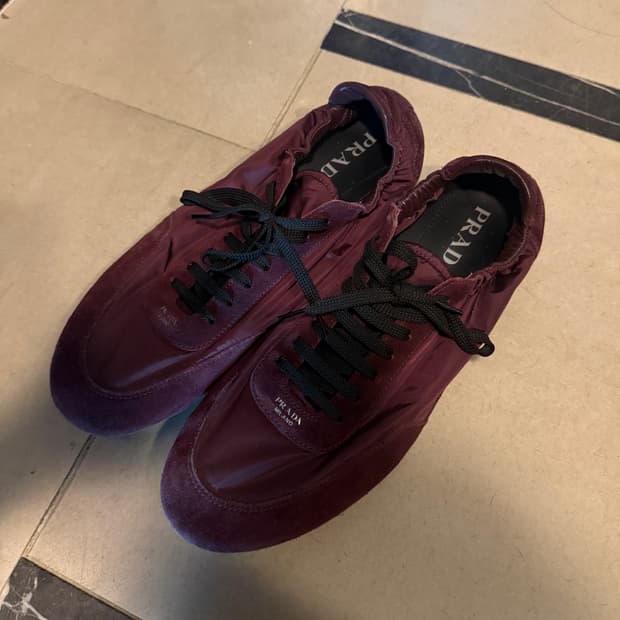 프라다 컬랩스 버건디