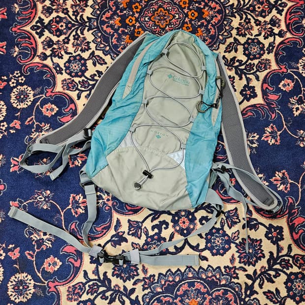 컬럼비아 MORTON 13리터 에메랄드 실버 경량 백팩 