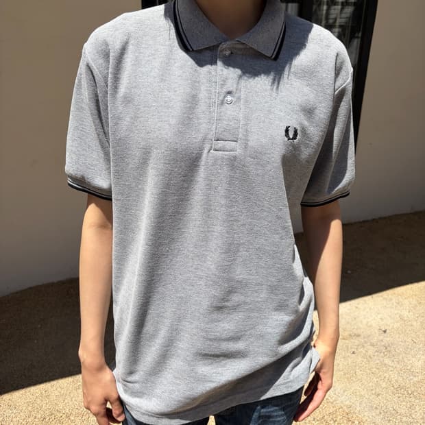 Fred perry 그레이 트윈 팁 라인 반팔 카라티 M