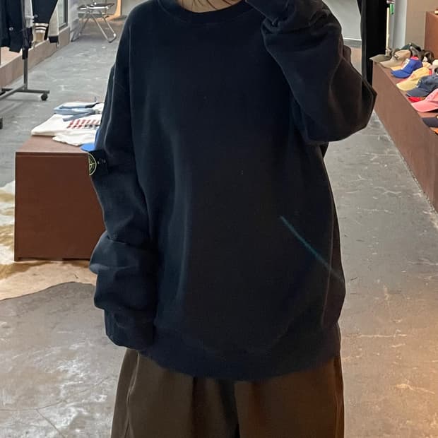 스톤아일랜드 와펜로고 네이비 맨투맨 H2562