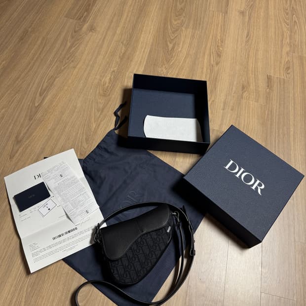 디올 아이콘 새들 미니백 호보백 가방 판매 2ADCA543YKS