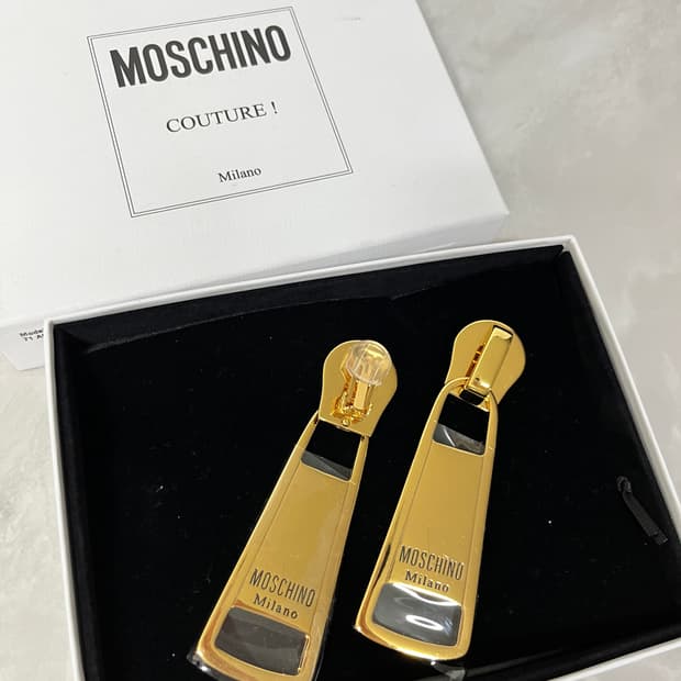 모스키노 MOSCHINO 금색 지퍼 귀걸이