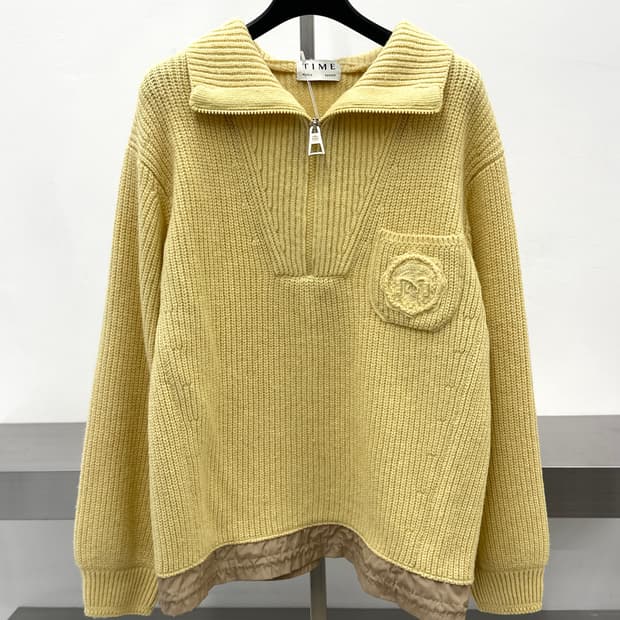 타임 울 캐시미어 로고 자수 하프집업 니트 