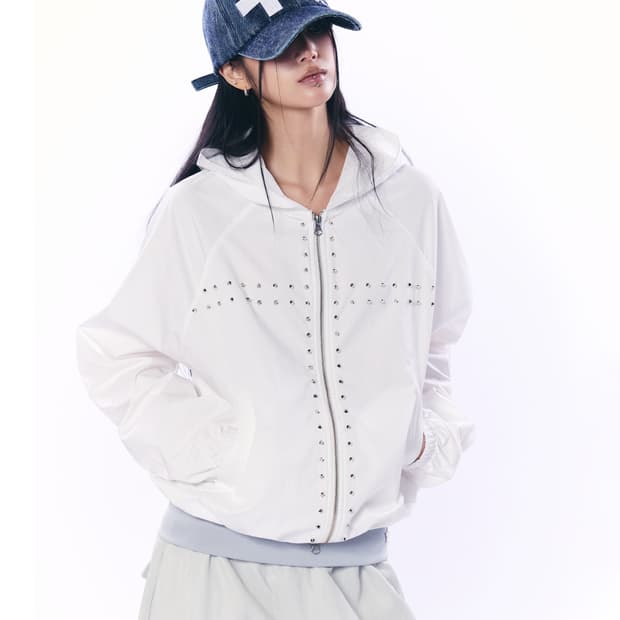 셋업이엑스이 STUDDED HOOD WINDBREAK / WHITE