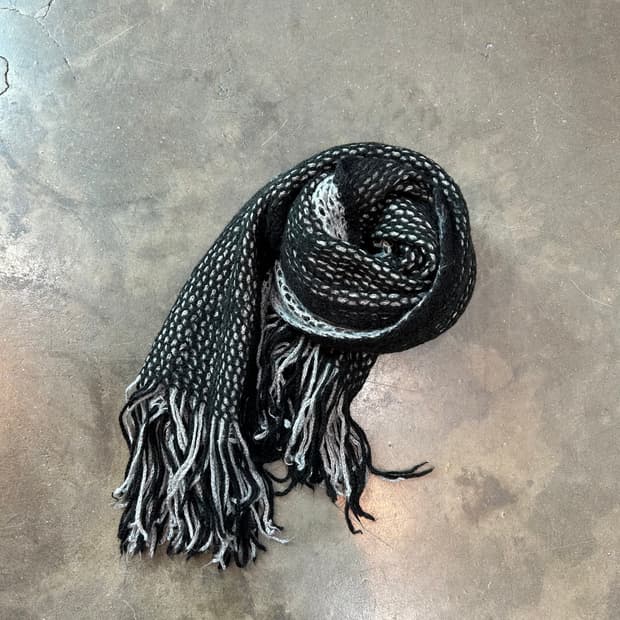 블랙그레이 크로셰 머플러