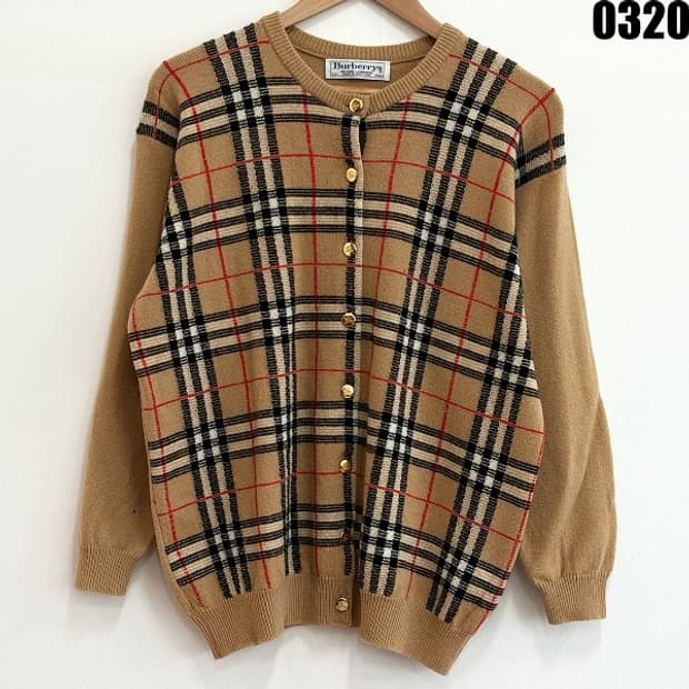 버버리 클래식 라인의 램스울 니트 가디건 100