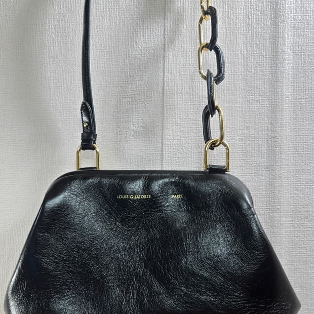 루이까또즈 미착용제품 블랙레더 숄더백
