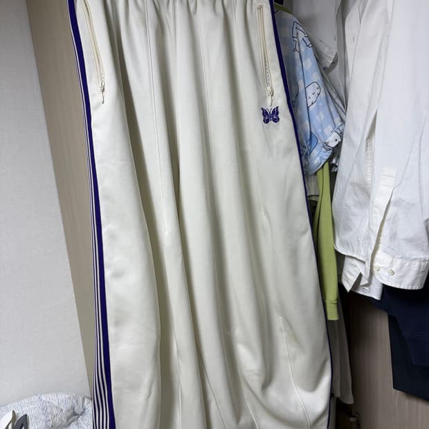 [M] 니들즈 프릭스토어 별주 트랙팬츠 HD 폴리 스무스 화이트 퍼플