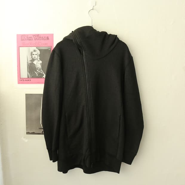 라드 뮤지션 다크 그레이 비대칭 후드 집업