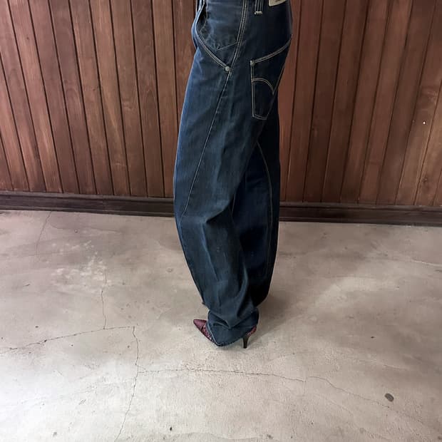 LEVI'S engineered june9 1999 w32