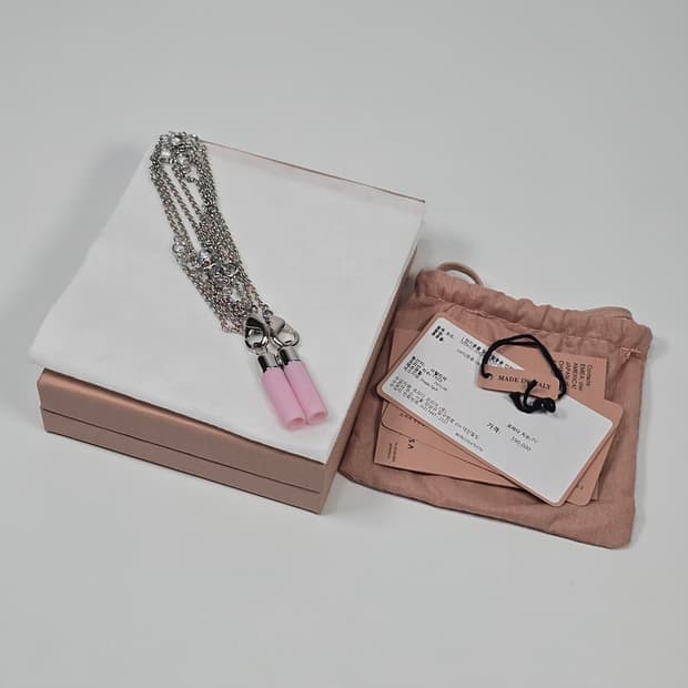 미우미우 에어팟 체인 파이널 셀 목걸이