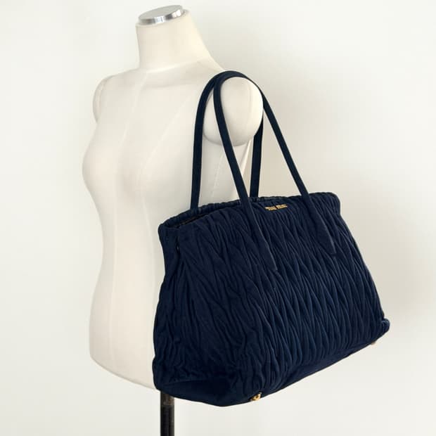 미우미우 마틀라쎄 데님 쇼퍼백